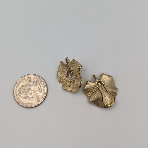 Vintage BSK Gold Tone Alder Leaf Clip on Earrings Omega Back - Picture 7 of 9